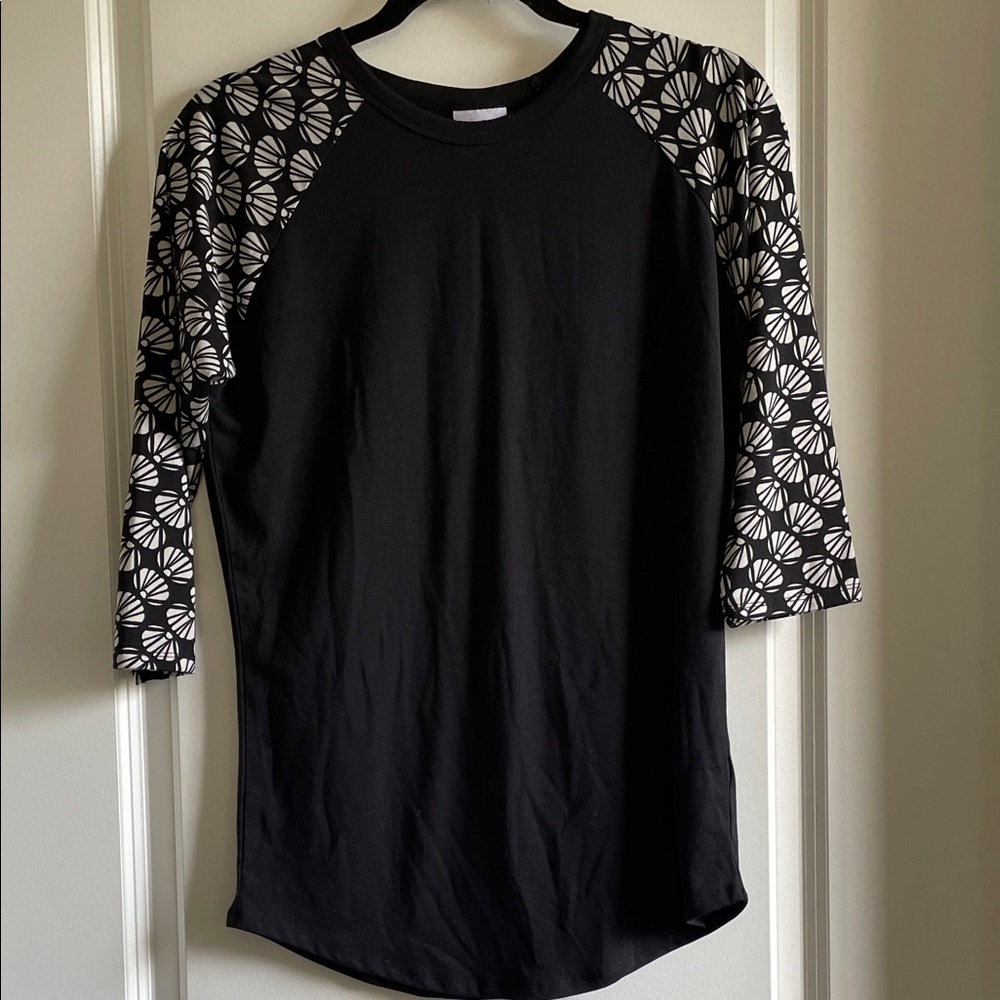 Black raglan tee White shell Patterned 3/4 Sleeves LuLaRoe Randy small